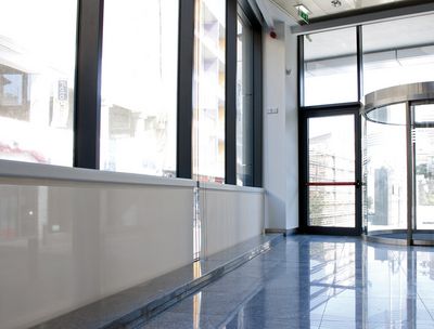 Lapeikkuna- ja Skylight-järjestelmät, SG 8600, Multiscreen 1-10%, Room shot "FIMBank", Malta