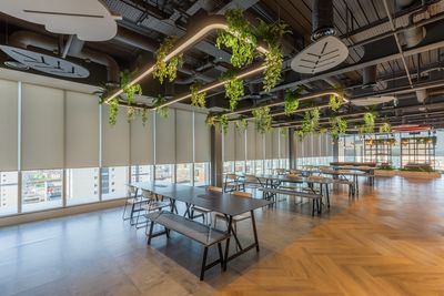 Kierrekaihdinmallisto, SG 4910, Versascreen 1-10%, Virgin Money, Glasgow, Scotland, United Kingdom