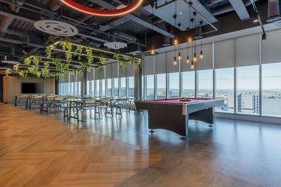 Kierrekaihdinmallisto, SG 4910, Versascreen 1-10%, Virgin Money, Glasgow, Scotland, United Kingdom